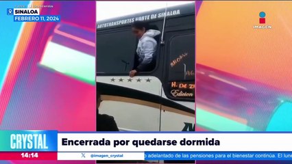 Mujer se queda encerrada en un autobús y logra salir por la ventana