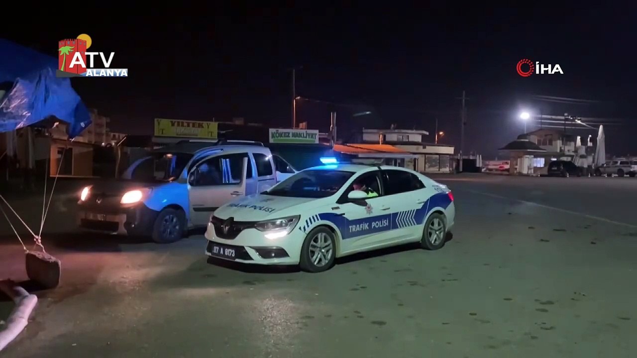 Yolu şaşıran sürücü 5 metrelik istinat duvarından aşağı düştü
