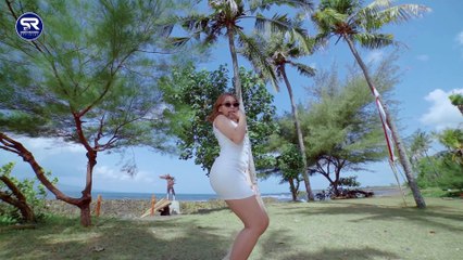 Vita Alvia_Sia Sia Mengharap Cintamu [Official Music Video]