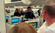 Toma nota, Sánchez: Milei regresa en un vuelo comercial desde Italia a Argentina