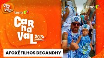 Foliões celebram passagem de Filhos de Gandhy no circuito Barra-Ondina