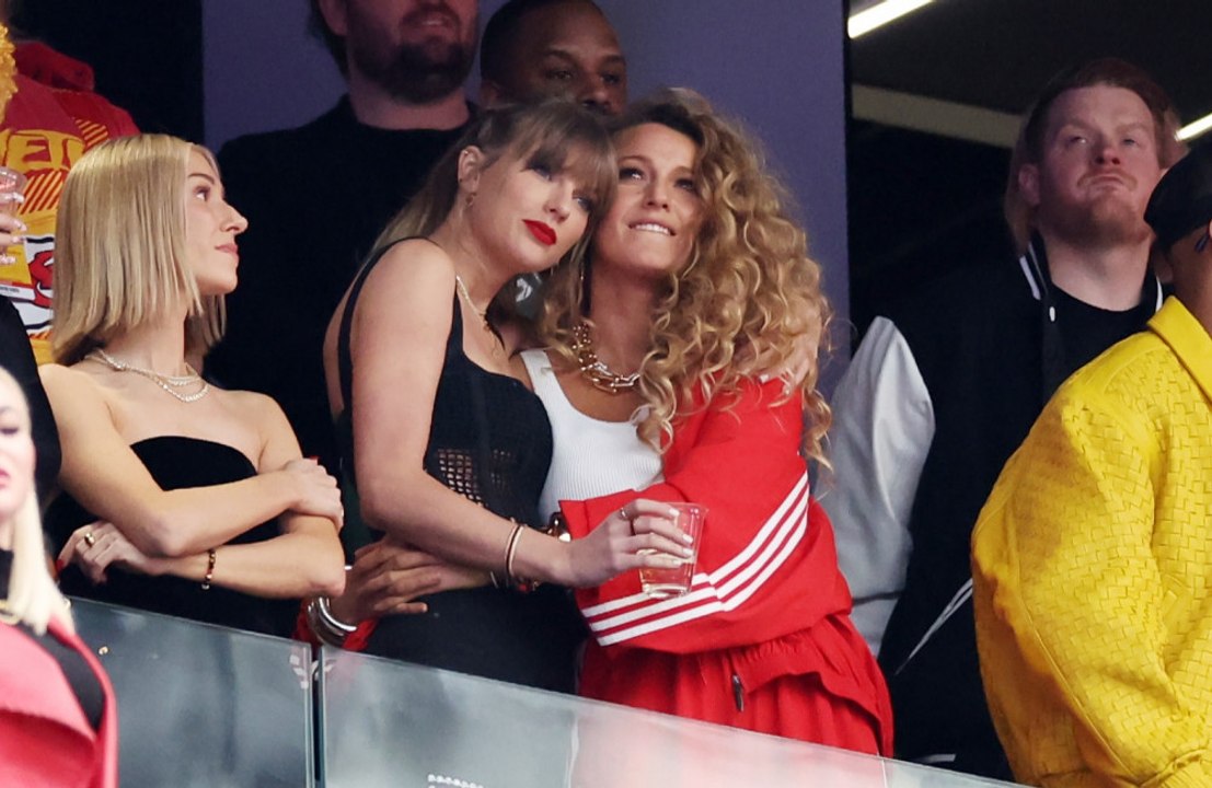 Blake Lively draped herself in around $500,000 of jewellery to the Super Bowl