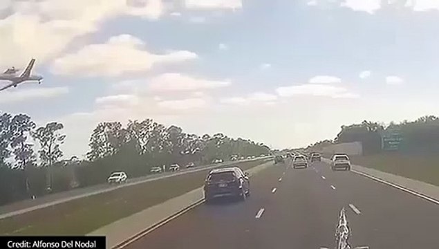 #USA #Crash Images de la caméra de tableau de bord de l’avion #Bombardier #Challenger 604 (#N823KD) qui s’est écrasé sur l’Interstate 75 à #Naples, en #Floride, à seulement 3 miles de l’aéroport de Naples, le 10 février