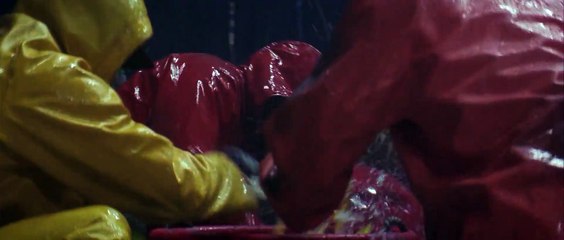 The Perfect Storm  - Sully And Bobby Rescuing Murph