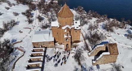 Açık hava müzesini andıran şehirden kar manzaraları
