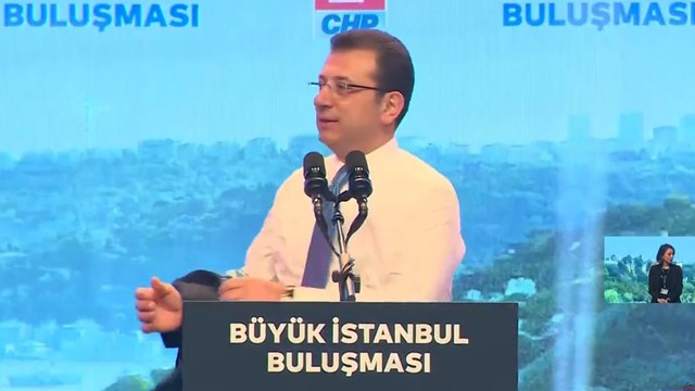 Sadece İmamoğlu değil salondakiler de ceket çıkardı