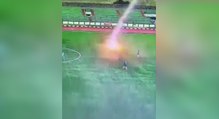 Un futbolista muere en Indonesia al ser fulminado por un rayo en pleno partido