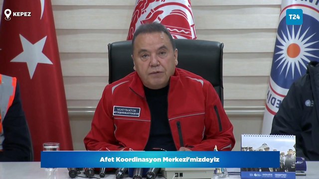 Muhittin Böcek Antalyalıları uyardı: Bugüne kadar görülmemiş bir yağış aldık, acil işi olmayanlar evlerinden çıkmasın