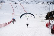Maceraseverler akın ediyor Yamaç paraşütü ve kayak heyecanı bir arada!