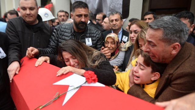 Samet Güdük için belediye binası önünde tören düzenlendi