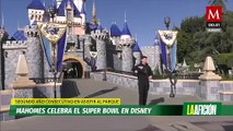Patrick Mahomes, MVP del Super Bowl 2024, celebra la victoria de Chiefs en Disneyland