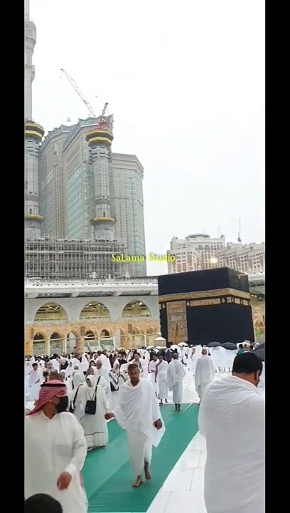 الكعبه المشرفه تحت الأمطار