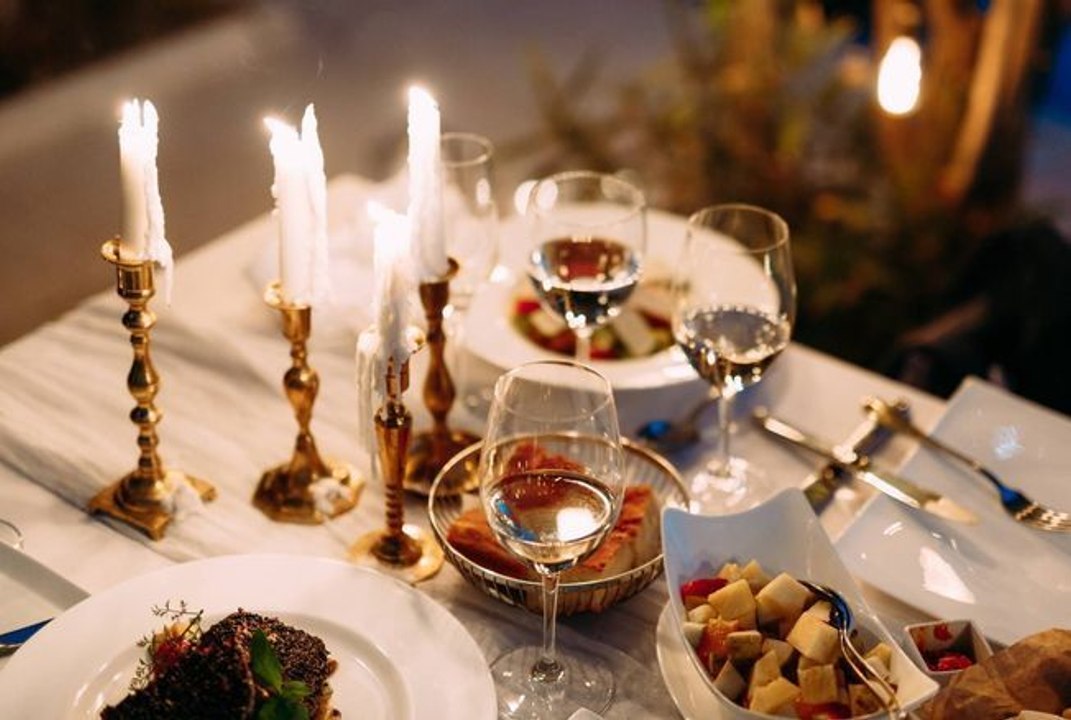 Saint-Valentin à la dernière minute : 3 idées de décoration de table vues sur Pinterest faciles à copier