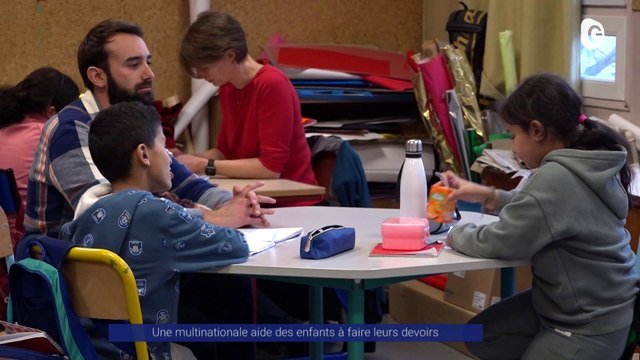 Reportage - Une multinationale aide des enfants à faire leurs devoirs