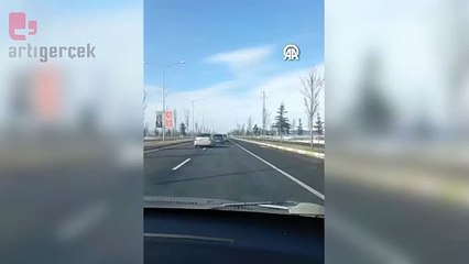 Trafiği tehlikeye düşürdükleri sosyal medyadan belirlenen 4 sürücüye para cezası