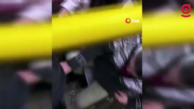 Antalya’da su dolu alt geçitte mahsur kalan vatandaşların korku dolu anları kamerada