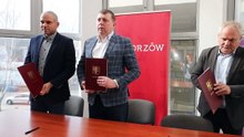 Dziennik Zachodni / Podpisanie umowy na budowę wodnego placu zabaw / reporter Marzena Bugała - Astaszow