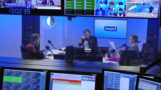 Les producteurs de lait manifestent à Paris devant l'Assemblée nationale