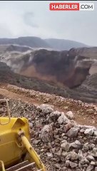 Erzincan'da altın madenin bulunduğu alandaki toprak kayması kamerada