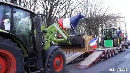 Prostesta dei produttori del latte all'Assemblea Nazionale di Parigi
