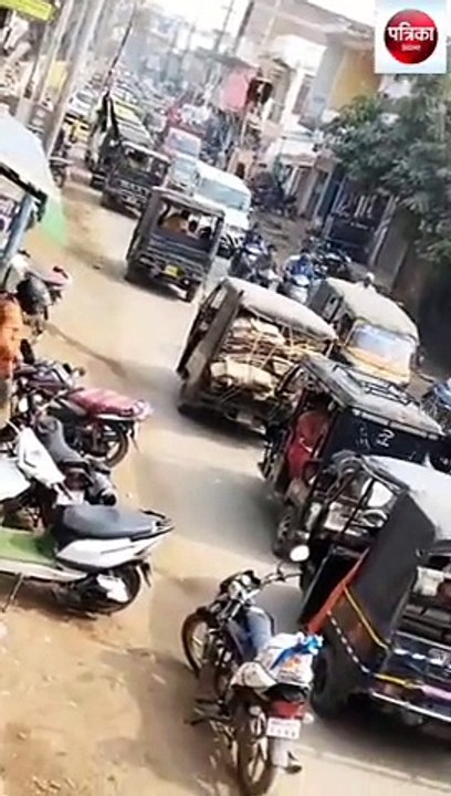 sidhi: Distance of half a kilometer, jam every half hour