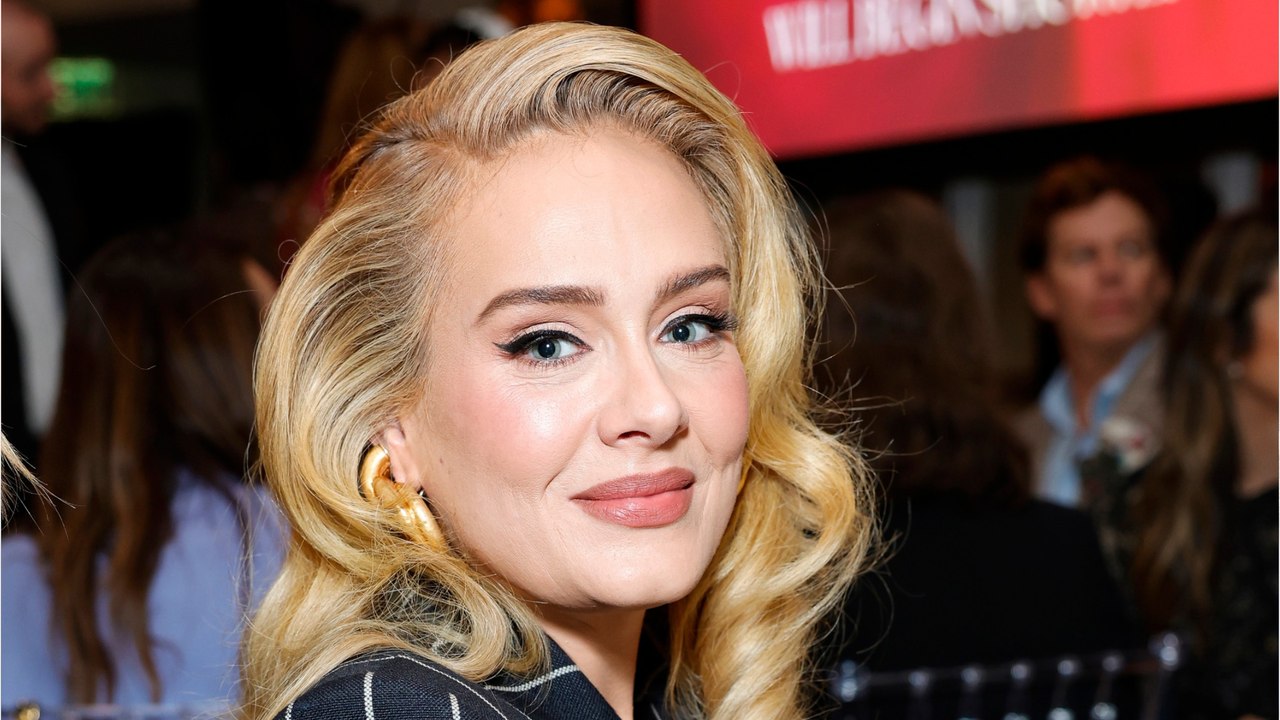 GALA VIDEO - “À vous qui vous plaignez…” : Adele pousse un coup de gueule en plein concert