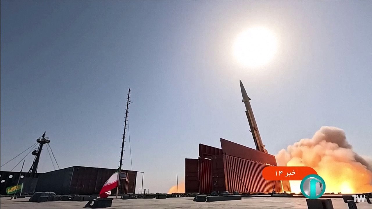 ايران تعلن إطلاق صواريخ بعيدة المدى من سفينة