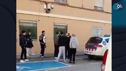 Detención y fuga de un okupa magrebí que escapa de un coche de los Mossos en Barcelona