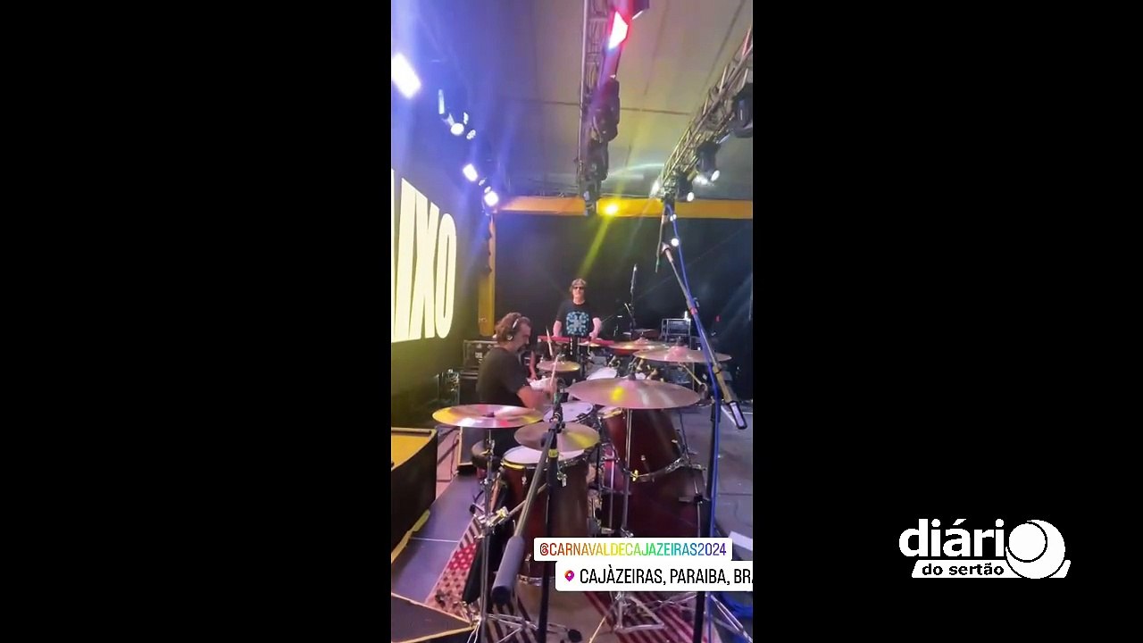 Bruno Gouveia, do Biquíni Cavadão, ganha camisa do Atlético-PB após show