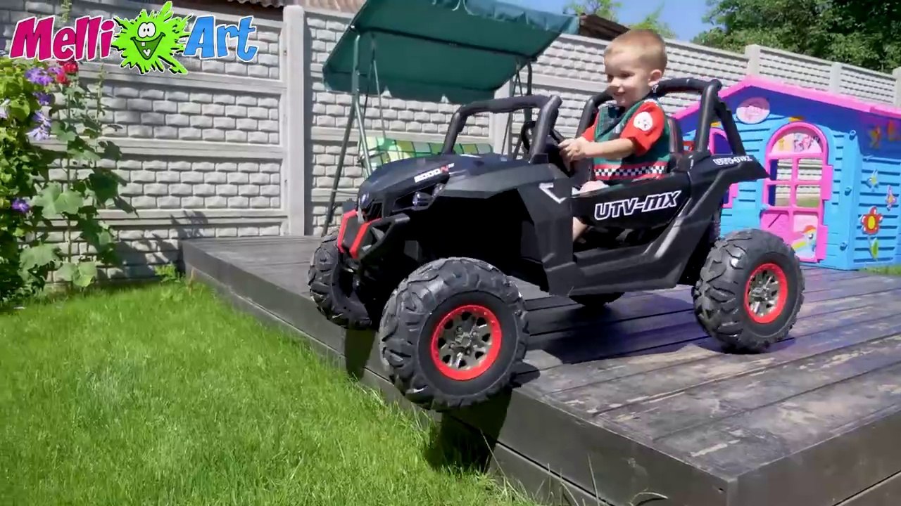 Melissa and Arthur ride on power wheels The Car Ran out of Petrol