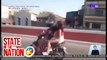 Rider na sinita ng MMDA dahil walang helmet at sobra-sobra ang angkas, kumaripas ng takbo | SONA