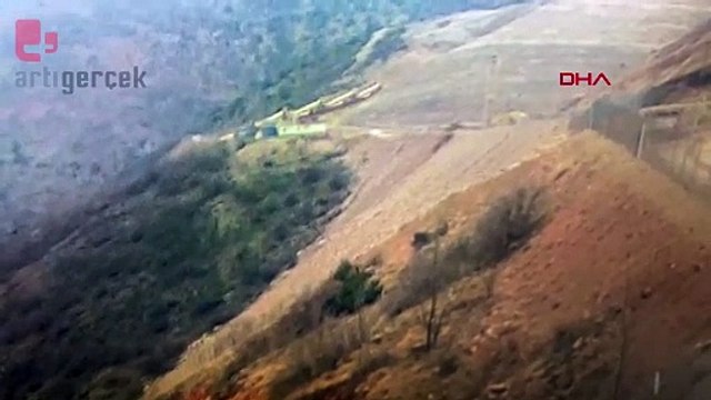 Erzincan'da yaşanan toprak kayması güvenlik kamerasına yansıdı