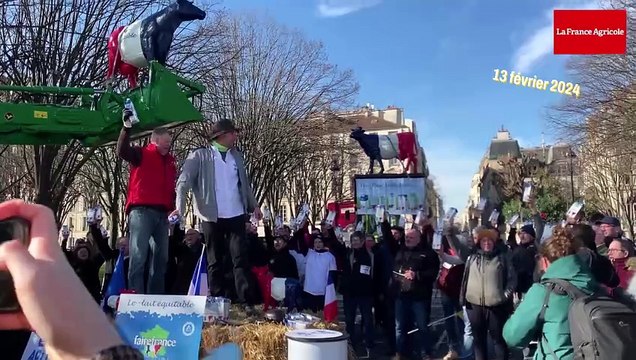 L’Association des producteurs de lait indépendants manifeste devant l’Assemblée Nationale