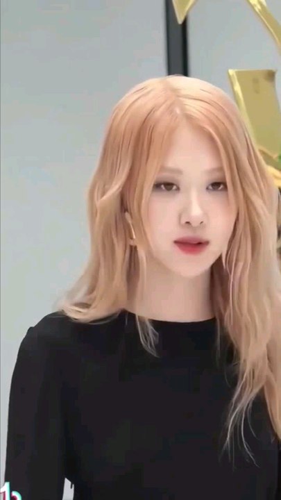 Rosé Effortless elegance in a black dress.#ROSES #CapCut #BLACKPINK
