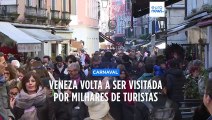Carnaval de Veneza volta a ser visitado por milhares de turistas