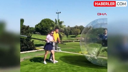 Regnum Carya Otel'den ilgi çeken golf sopası ve balon videosu