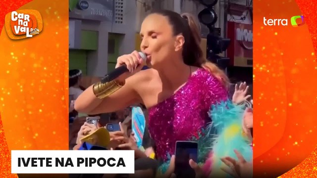 Carnaval 2024: Ivete Sangalo desce do trio e canta em meio aos fãs