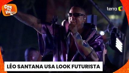 Carnaval 2024: Léo Santana canta 'Perna Bamba' com look roxo futurista