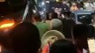 Cantor de pagode baiano é vaiado e agredido por público após polêmica em apresentação