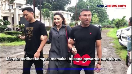 Momen Keluarga Anang Hermansyah Kompak Pergi Nyoblos di TPS 87 Depok