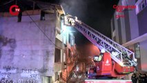 Avcılar'da yangın paniği: 3 katlı binanın çatısı alev alev yandı!