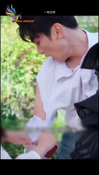 Cô gái cứ hễ yêu ai là người đó sẽ gặp xu xẻo nên cô vẫn còn nguyên nụ hôn đầu. Chỉ duy nhất có một vị chủ tịch giàu có là không như vậy