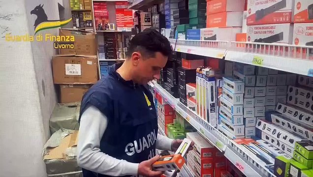 Oltre 220mila prodotti di elettronica contraffatti: scatta il sequestro