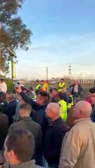 Vean a la policía de Marlaska detener sin razón a una mujer que protestaba contra el socialista Planas