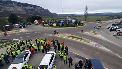 Tractorada a la espera de arrancar en el Crucero de Montija