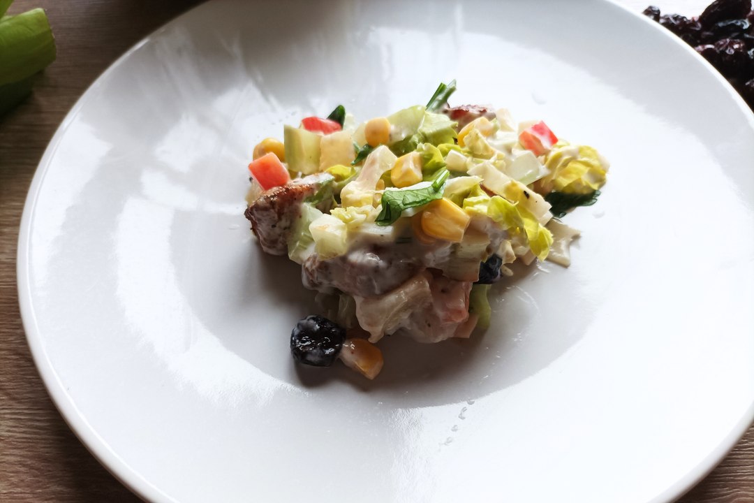 Sałatka z selera naciowego i kurczaka gyros