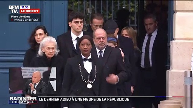 Arrivée d'Elisabeth Badinter et de sa famille pour l'hommage national rendu à Robert Badinter ce 14 février 2024 sur la place Vendôme