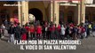 Flash mob in piazza Maggiore: il video di San Valentino