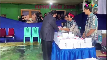 Gaya Surya Paloh Nyoblos, Diikuti Pria Berbadan Kekar