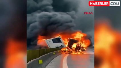 Adana'da TIR Alev Alev Yandı, Yolcular Tahliye Edildi